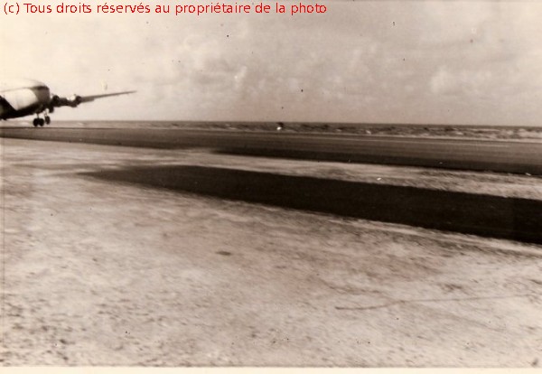 115 CMGA poser du premier avion à Fangataufa (Bréguet 2 ponts)