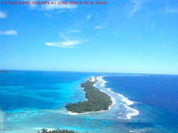 L'atoll et la piste vue d'avion