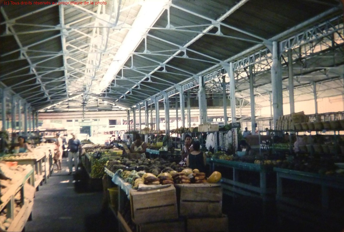 19680100 a38 le marché de Papeete