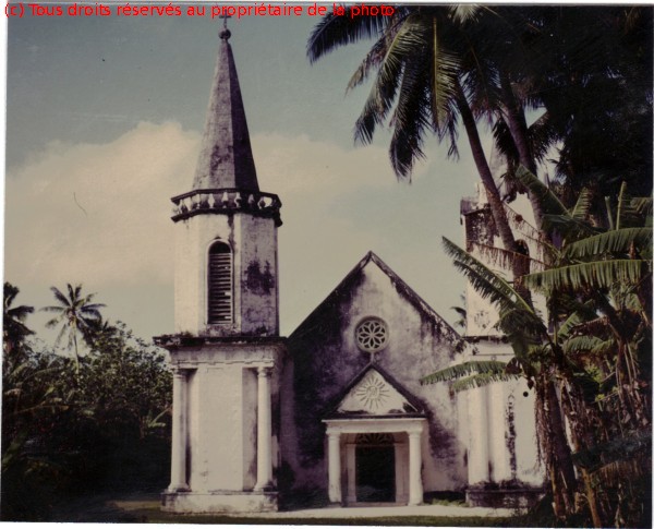 070 Gambier, église d'Hakamarou en 1985. Plus aucun habitant dans l'ile