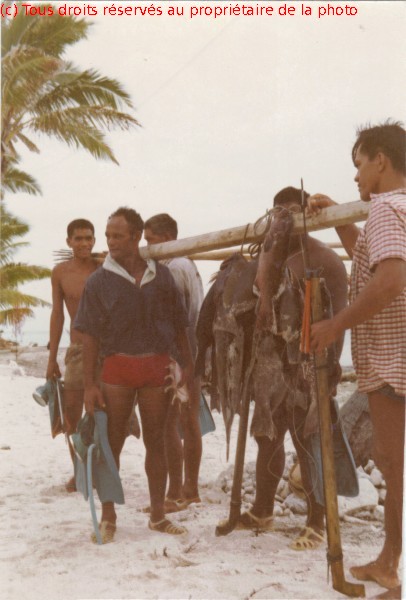 076 Gambier 1967, Tahitiens 115, Pahia, Maurice, Yves