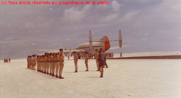 Totégégie 31 01 68, 1er avion, les Honneurs au colonel Autran, par la Légion